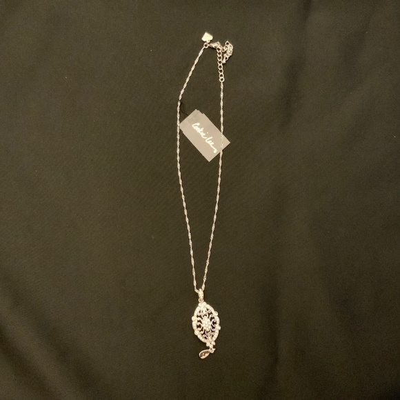 N5/ NWT 17” Cookie Lee Necklace - Silver Necklace with Silver Antique Pendant - Picture 1 of 3